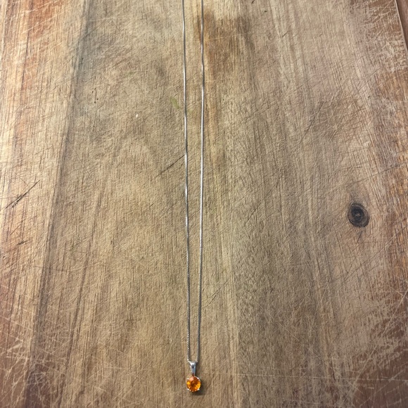 Orange sapphire pendant on 14 my white gold chain - Picture 1 of 3
